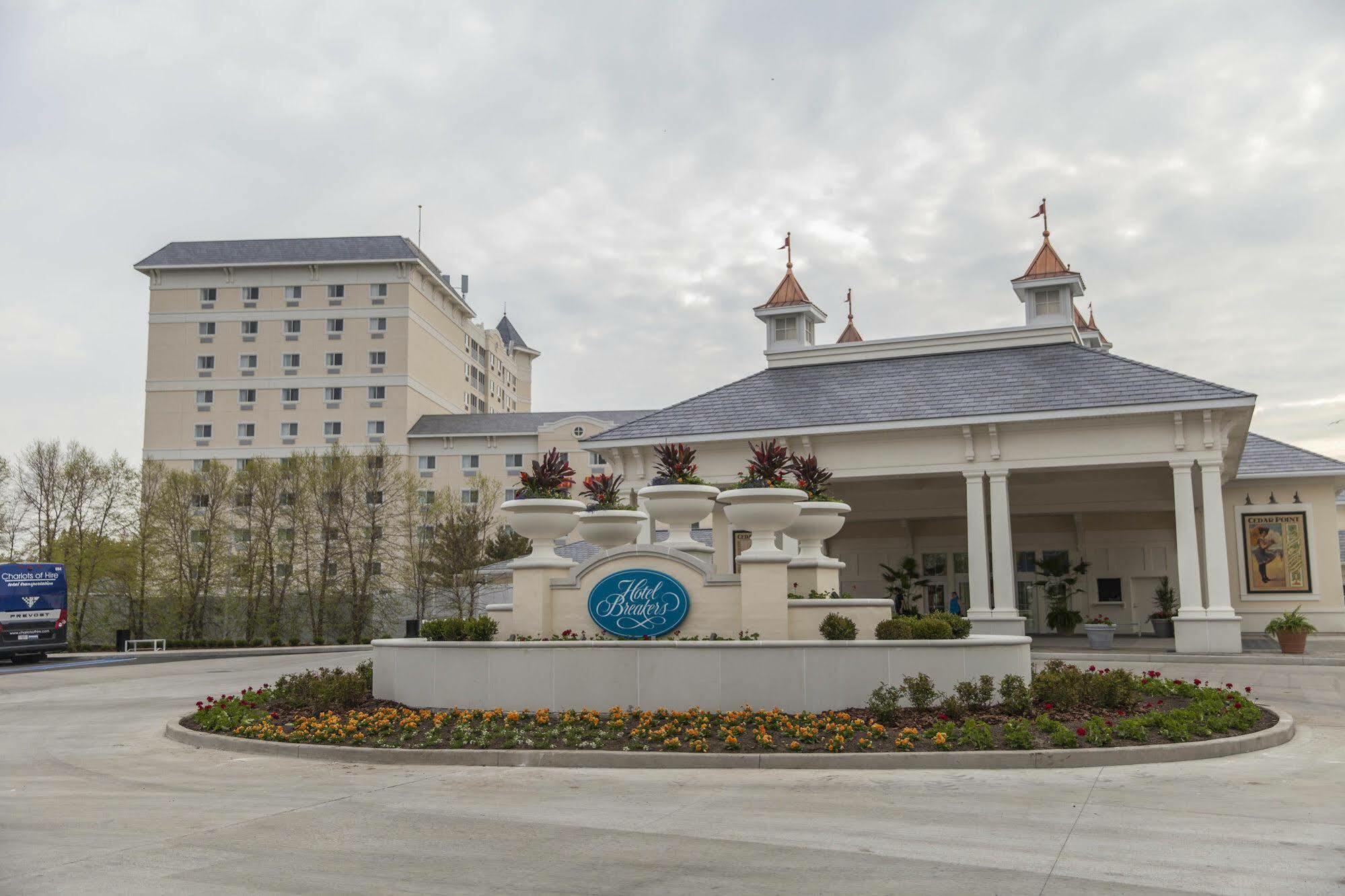 Cedar Point Hotel Breakers Сандаски Экстерьер фото